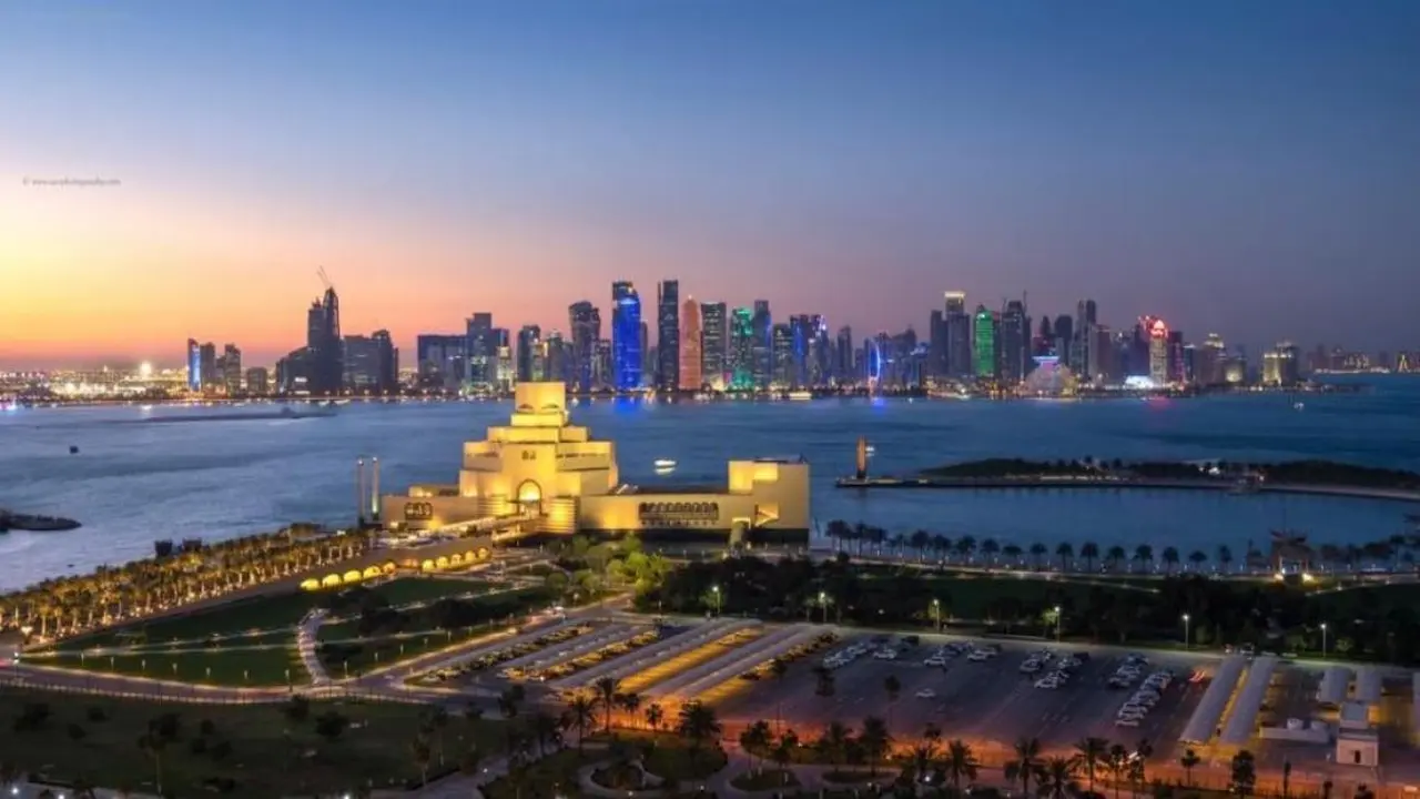 طقس رطب وحضور الغبار العالق الليلة يشغل السكان